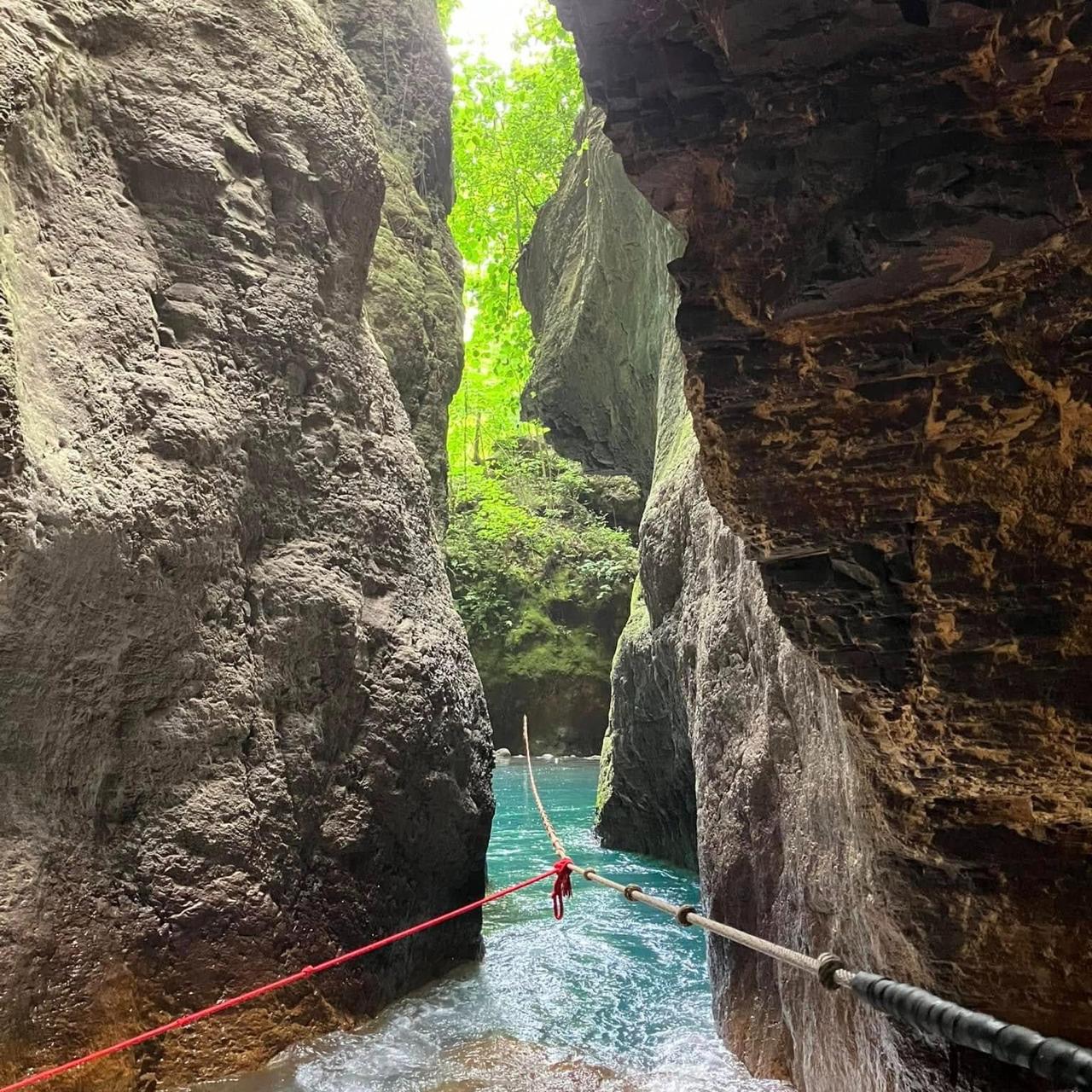 Discover La Leona Waterfall photo 3